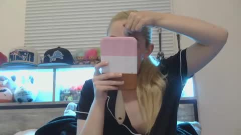 Hailey and d online show from 11/23/25, 10:31