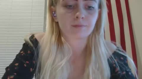 Hailey and d online show from 02/16/26, 11:34