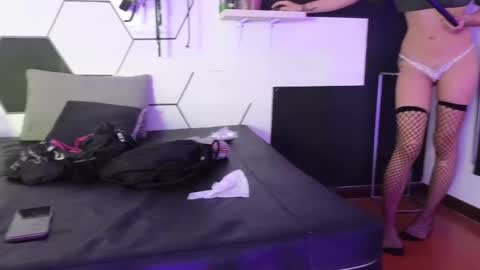 haileycat_ online show from 09/12/25, 02:00