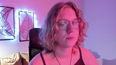 Hailey online show from 11/18/25, 08:52