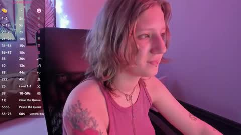 Hailey online show from 12/04/25, 08:12