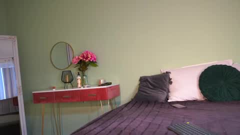 Hailey online show from 02/24/25, 08:06