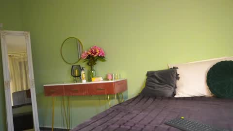 Hailey online show from 02/25/25, 04:24