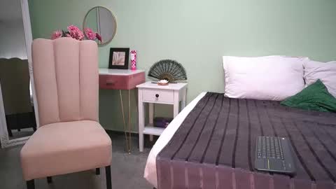 Hailey online show from 09/30/25, 03:11