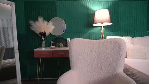 Hailey online show from 02/04/26, 04:51