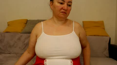 Snapshot of hairy_vi chatting on 06/22/26, 12:24 hairy vicky online show from 06/22/26, 12:24
