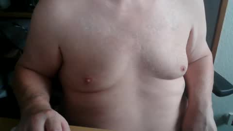 hairyarmpit_lover_1970 online show from 10/24/25, 07:49