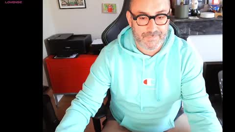 Snapshot of hairyfred73 chatting on 01/21/25, 01:00 hairyfred73 online show from 01/21/25, 01:00