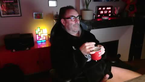 Snapshot of hairyfred73 chatting on 02/25/25, 05:52 hairyfred73 online show from 02/25/25, 05:52