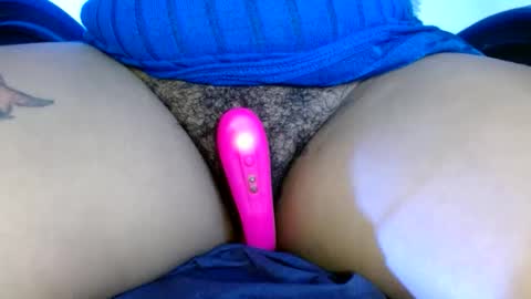 Snapshot of hairygirl83 chatting on 06/06/26, 04:23 hairygirl83 online show from 06/06/26, 04:23