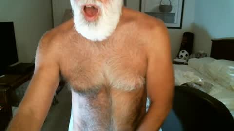 Snapshot of hairypecsguy chatting on 07/19/26, 12:20 Hairy pecs online show from 07/19/26, 12:20