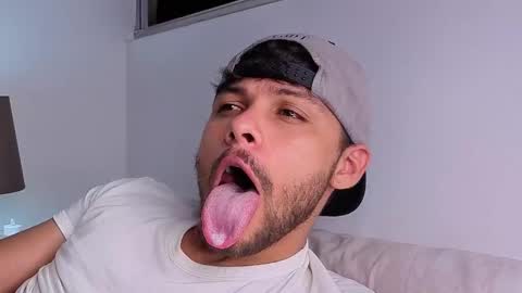 Independent       model  online show from 11/29/25, 11:30