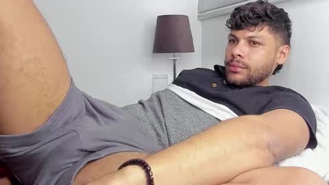 Independent       model  online show from 02/15/26, 08:16