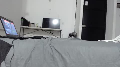 halfenaked17 online show from 11/18/25, 11:48