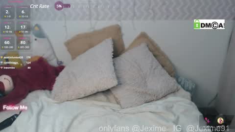 Snapshot of hallestrawberry69 chatting on 03/11/25, 04:43 HALLE online show from 03/11/25, 04:43