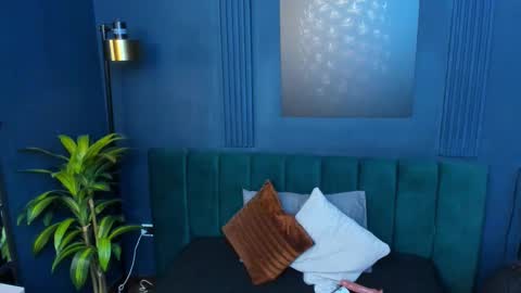 Halley Lorens online show from 11/12/25, 07:24