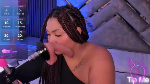 Halleyrosse online show from 11/25/25, 04:45