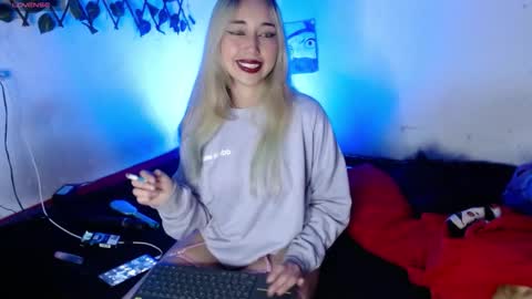 HALLIE online show from 10/16/25, 08:21