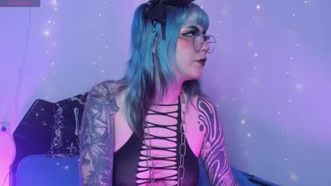 Snapshot of hallucigenia_sparza chatting on 12/19/24, 11:18 Hallu online show from 12/19/24, 11:18