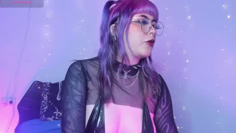 Snapshot of hallucigenia_sparza chatting on 01/11/25, 12:40 Hallu online show from 01/11/25, 12:40