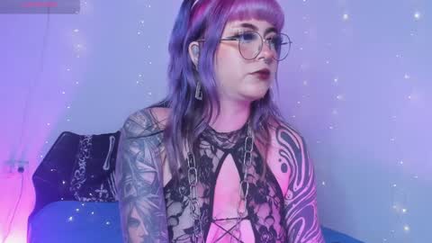 Snapshot of hallucigenia_sparza chatting on 01/14/25, 01:17 Hallu online show from 01/14/25, 01:17