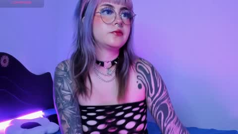 Snapshot of hallucigenia_sparza chatting on 02/01/25, 01:20 Hallu online show from 02/01/25, 01:20