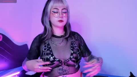 Snapshot of hallucigenia_sparza chatting on 03/10/25, 12:48 Hallu online show from 03/10/25, 12:48