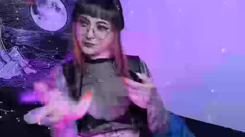 Snapshot of hallucigenia_sparza chatting on 09/19/25, 10:32 Hallu online show from 09/19/25, 10:32
