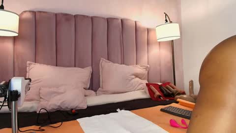  Hally Bans  online show from 02/06/25, 04:47