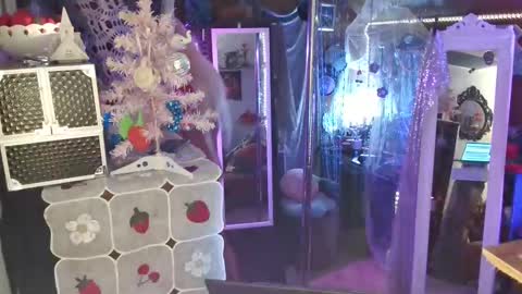 halovalentine online show from 12/05/24, 12:41