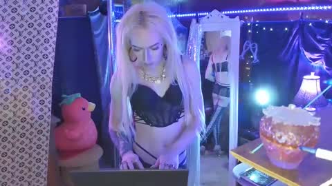 halovalentine online show from 02/25/25, 01:52