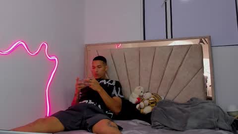 Hana and Zeta online show from 03/03/26, 03:34