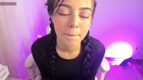 Hana Garcia online show from 10/28/25, 10:34