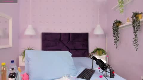 hanaahquinn online show from 10/16/25, 11:44