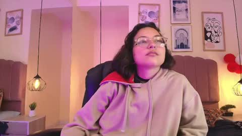 hanabie_ online show from 04/18/26, 03:21