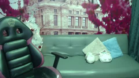 Snapshot of hanaku_8 chatting on 12/20/24, 02:05 Hanaku online show from 12/20/24, 02:05