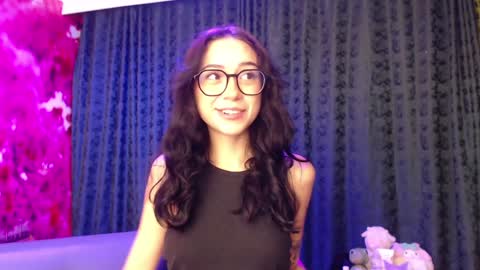 Snapshot of hanaku_8 chatting on 01/11/25, 02:04 Hanaku online show from 01/11/25, 02:04