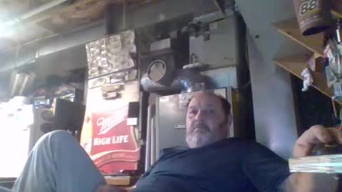 Snapshot of handiemanhere chatting on 11/26/25, 02:18 naked man online show from 11/26/25, 02:18