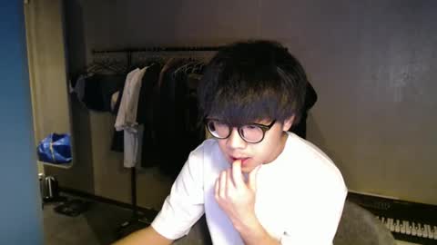 Snapshot of handsome_mannn chatting on 12/13/25, 11:32 handsome_mannn online show from 12/13/25, 11:32