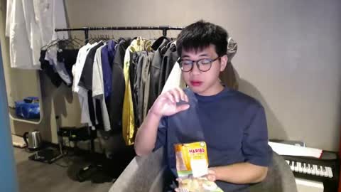 Snapshot of handsome_mannn chatting on 02/04/26, 12:16 handsome_mannn online show from 02/04/26, 12:16