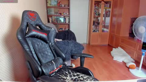Mila online show from 06/04/26, 10:32