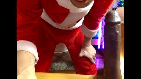 Snapshot of handsomealfie chatting on 12/21/24, 11:45 HandsomeAlfie online show from 12/21/24, 11:45