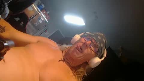 handystud33 online show from 09/30/25, 08:19