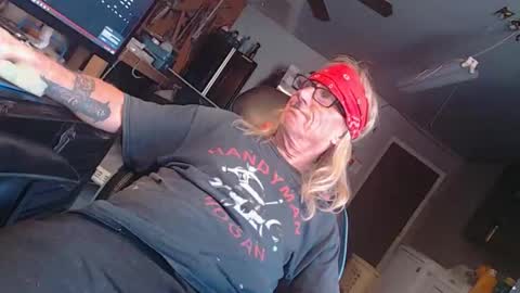 handystud33 online show from 10/21/25, 04:08