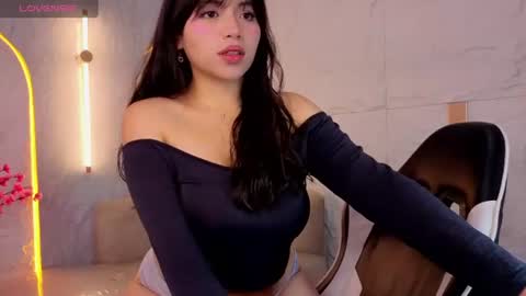 Snapshot of hani_amber_tx chatting on 07/15/26, 12:43 Follow me.. Live 730 to 1400 online show from 07/15/26, 12:43
