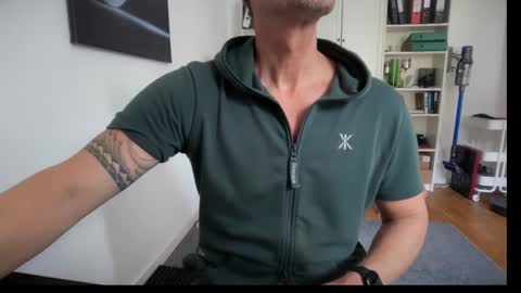 hanky online show from 10/13/25, 09:42