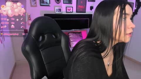 hanna  online show from 12/04/25, 11:24