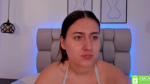 Snapshot of hanna__evans_ chatting on 05/20/26, 11:27 hanna__evans_ online show from 05/20/26, 11:27