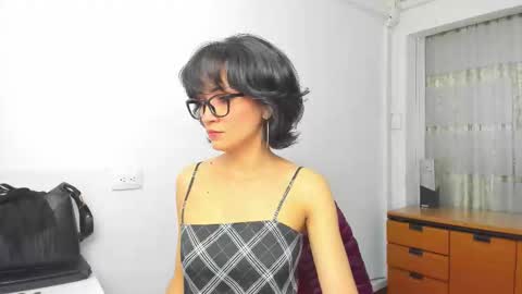 Sara online show from 10/01/25, 02:23