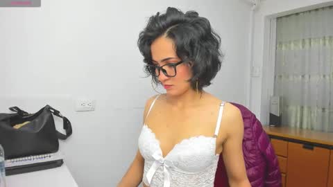 Sara online show from 10/22/25, 07:13